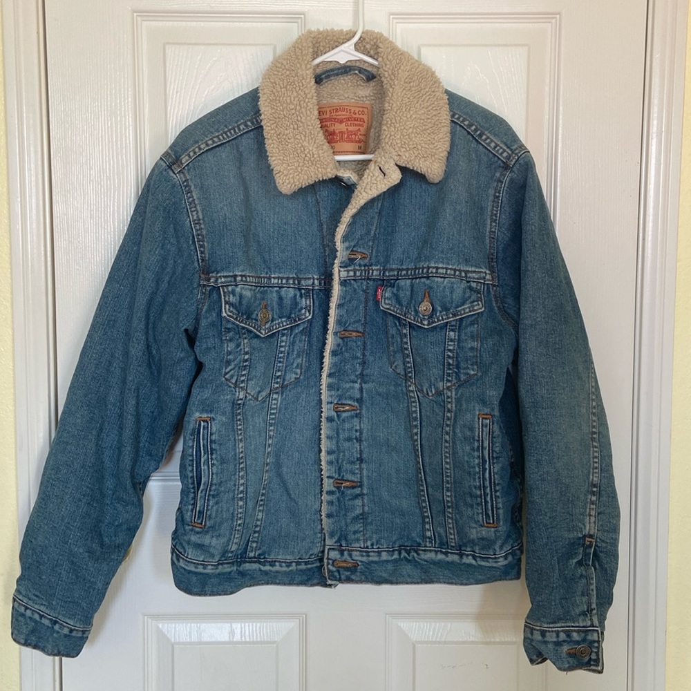 Levi’s Jean Jacket with Sherpa Lining (M)